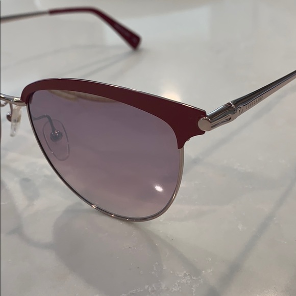 [Longchamp] Red Wayfair Sunglasses with Case - Picture 4 of 6